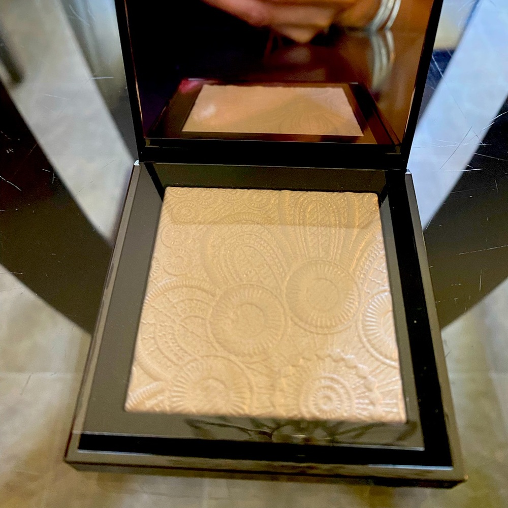 Burberry spring summer runway  highlighting palette
